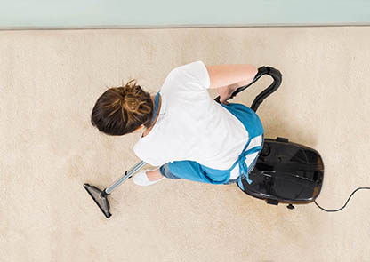 Advice clean vacuum carpet woman
